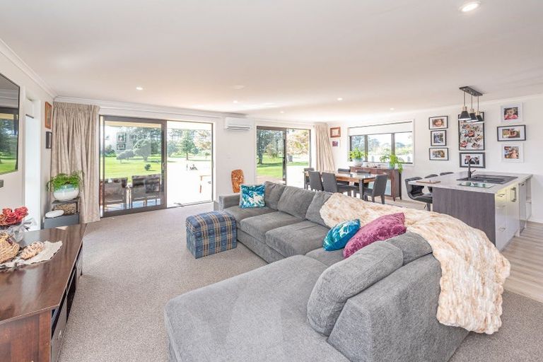 Photo of property in 31 Golf Vue Place, Castlecliff, Whanganui, 4501