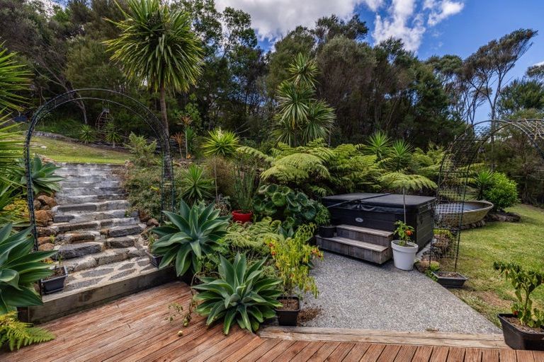 Photo of property in 8 Kaipatiki Rise, Haruru, 0204