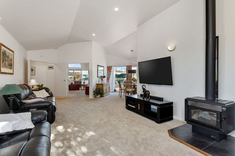 Photo of property in 8 Caversham Drive, Torbay, Auckland, 0630