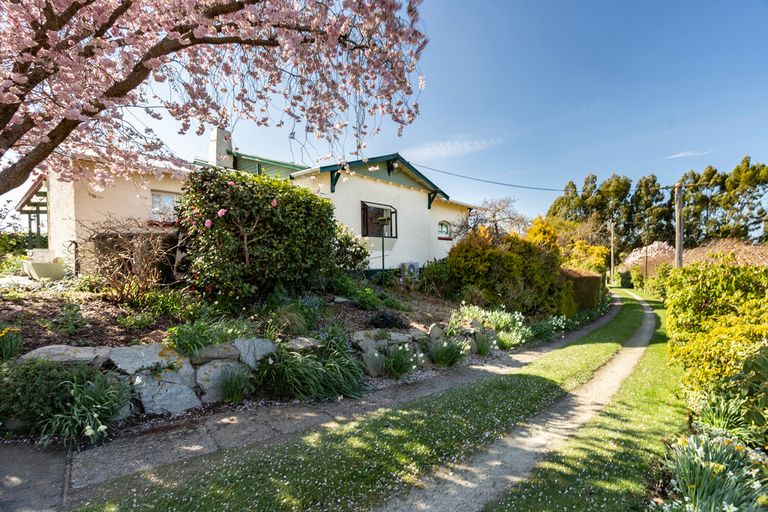 Photo of property in 42 Awamoa Road, Holmes Hill, Oamaru, 9401