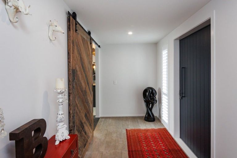 Photo of property in 12 Colquhoun Way, Kelvin Grove, Palmerston North, 4470