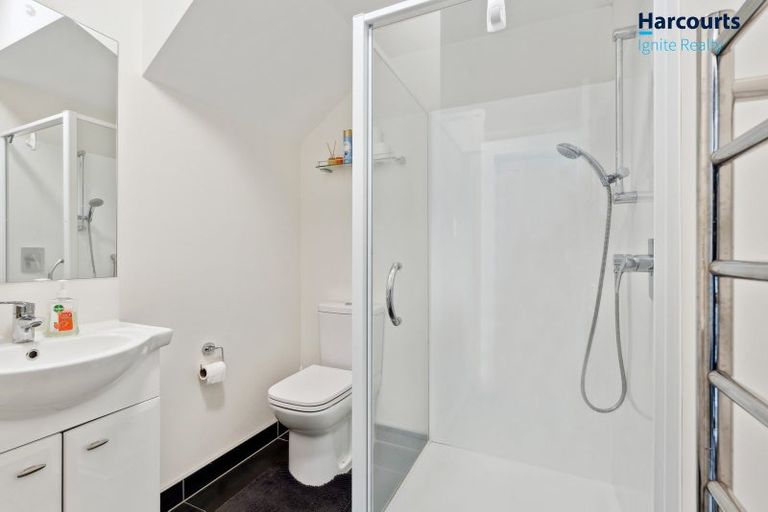 Photo of property in 11 Stitchbird Crescent, Papakura, 2110