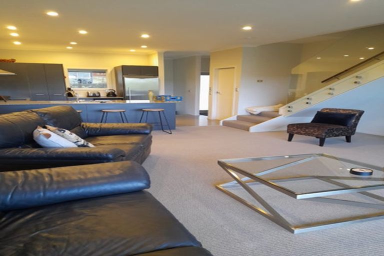 Photo of property in The Strand, 3/16 Ronald Street, Strandon, New Plymouth, 4312