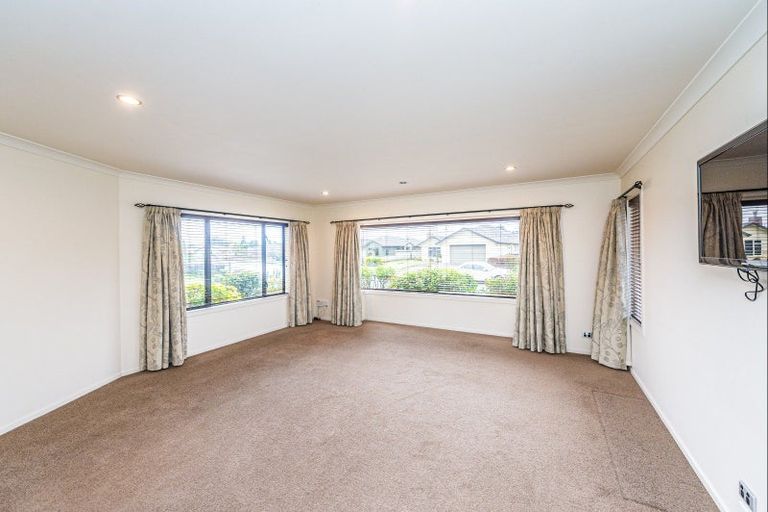 Photo of property in 1 Gilligan Close, College Estate, Whanganui, 4500