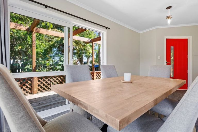 Photo of property in 33 Donnelly Street, Oakura, 4314