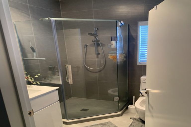 Photo of property in 1/21 Newham Place, Henderson, Auckland, 0612