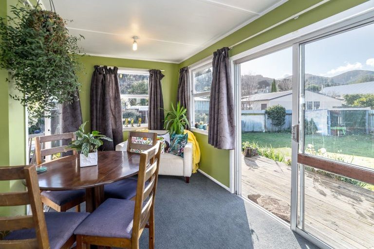 Photo of property in 9 Skipage Grove, Featherston, 5710