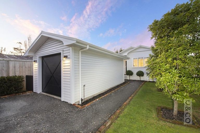Photo of property in 37 Kaipara Portage Road, Riverhead, 0820