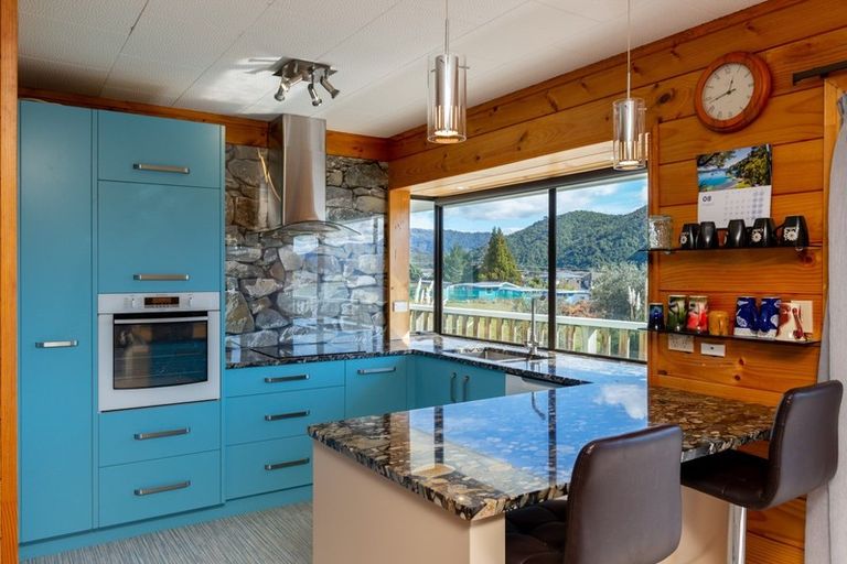 Photo of property in 312e Waikawa Road, Waikawa, Picton, 7220