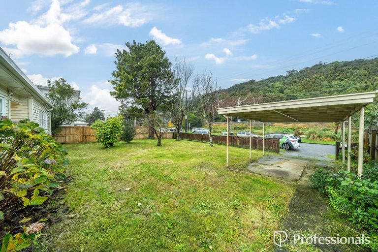Photo of property in 35 Farmer Crescent, Taita, Lower Hutt, 5011