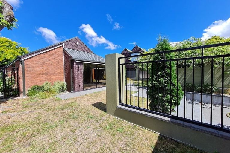Photo of property in 4 Regalwood Close, Parklands, Christchurch, 8083