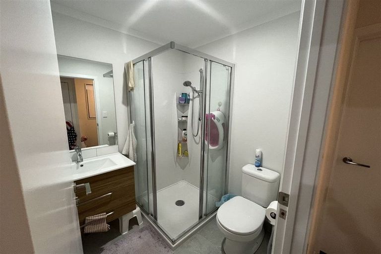 Photo of property in 105 Waimumu Road, Massey, Auckland, 0614