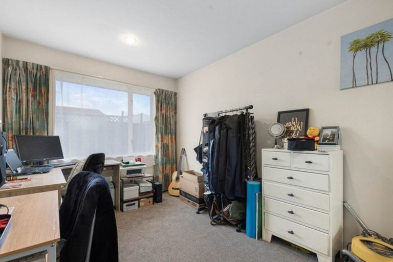 Photo of property in 17e Division Street, Riccarton, Christchurch, 8041
