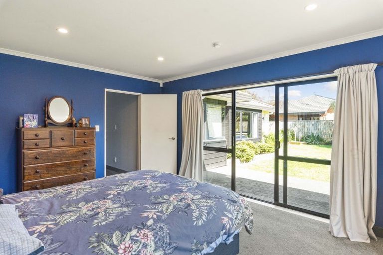Photo of property in 47 Lorna Irene Drive, Raumati South, Paraparaumu, 5032