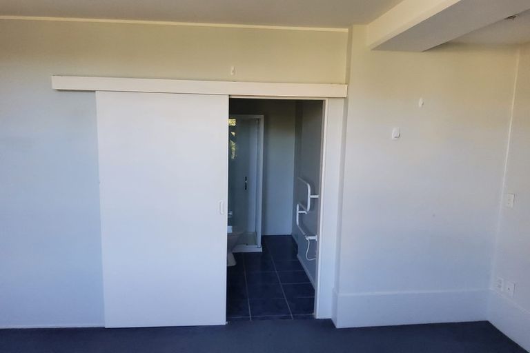 Photo of property in Grandstand Apartments, 37/80 Kent Terrace, Mount Victoria, Wellington, 6011