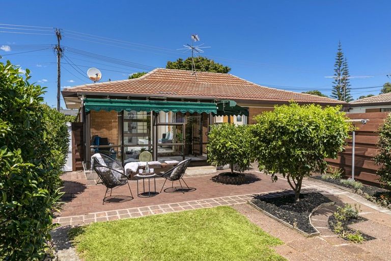 Photo of property in 37 Pine Road, Orewa, 0931