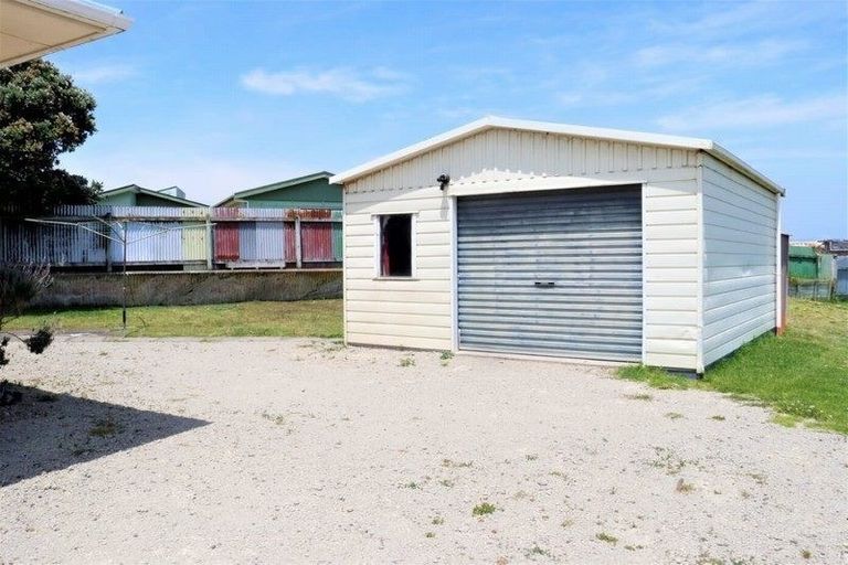 Photo of property in 5 Glenn Street, Castlecliff, Whanganui, 4501