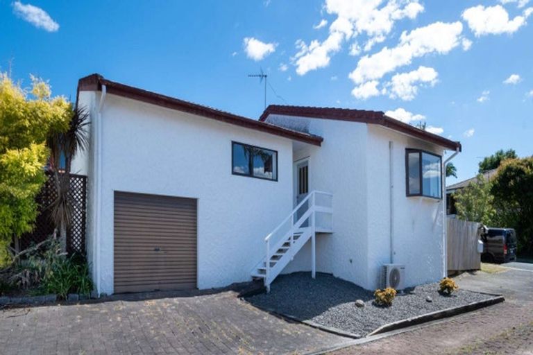 Photo of property in 1/17 Sturm Avenue, Massey, Auckland, 0614