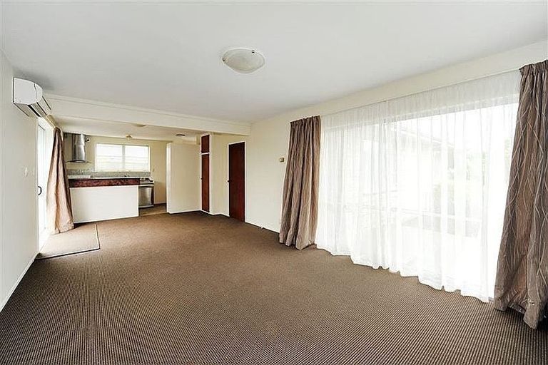 Photo of property in 28 Royal Park Drive, Parklands, Christchurch, 8083