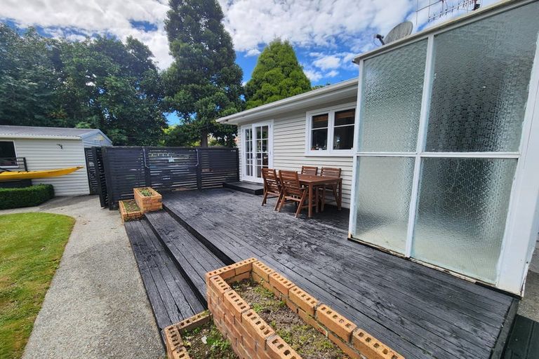 Photo of property in 4 Dorset Crescent, Hokowhitu, Palmerston North, 4410