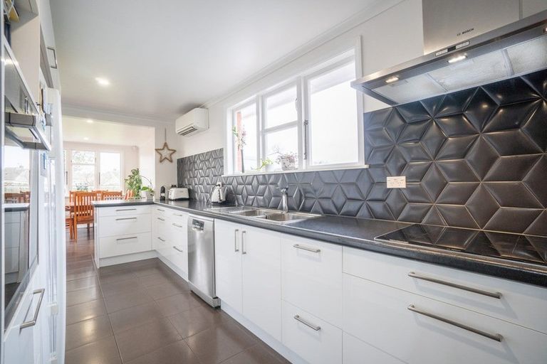 Photo of property in 3 Ayr Place, Hokowhitu, Palmerston North, 4410