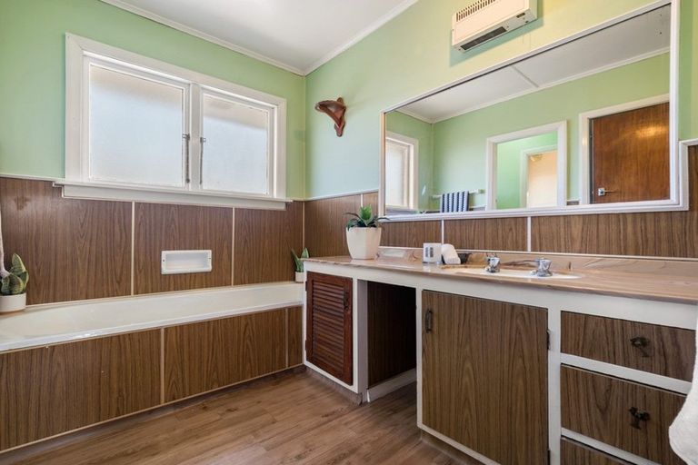 Photo of property in 11 Daniels Road, Redwood, Christchurch, 8051