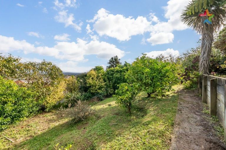 Photo of property in 10 Summit Road, Fairfield, Lower Hutt, 5011