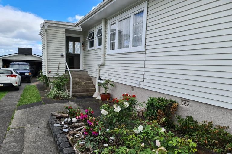 Photo of property in 9 Sylvan Crescent, Te Atatu South, Auckland, 0610