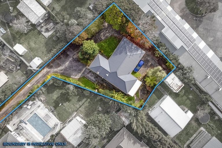 Photo of property in 4 Grainger Road, Te Atatu South, Auckland, 0610