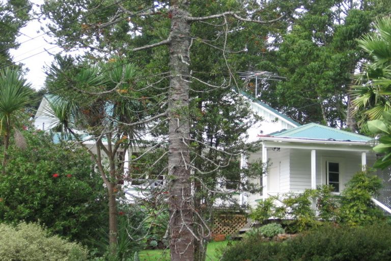 Photo of property in 11 Tanekaha Road, Titirangi, Auckland, 0604