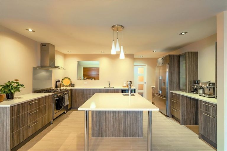 Photo of property in 11 Signal Hill Road, Mount Pleasant, Christchurch, 8081