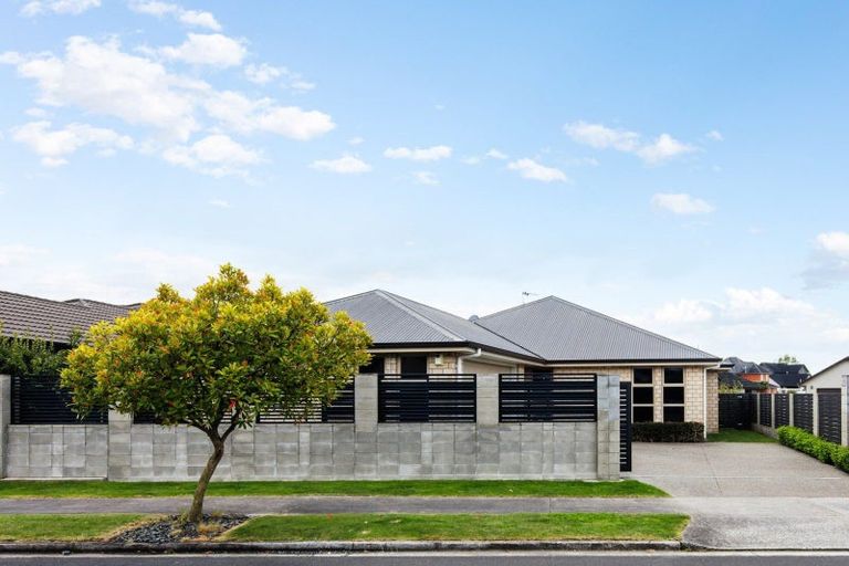 Photo of property in 18 Gibbston Close, Huntington, Hamilton, 3210