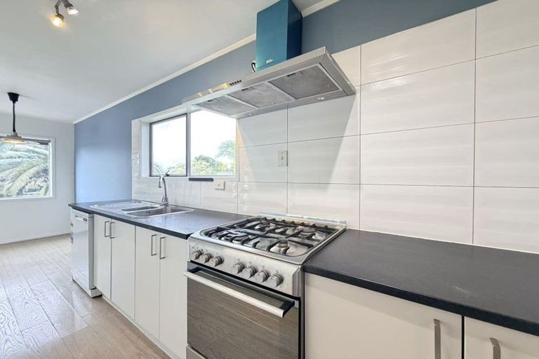 Photo of property in 10 Celeste Place, Totara Vale, Auckland, 0627