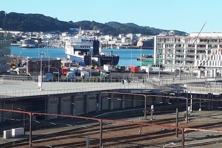 Photo of property in Stadium Garden Flats, 411/107 Thorndon Quay, Pipitea, Wellington, 6011