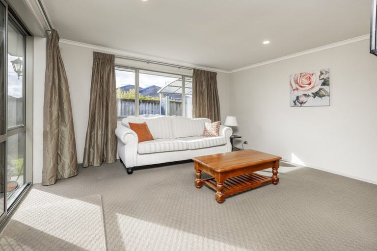 Photo of property in 16 Silkwood Crescent, Karaka, Papakura, 2113