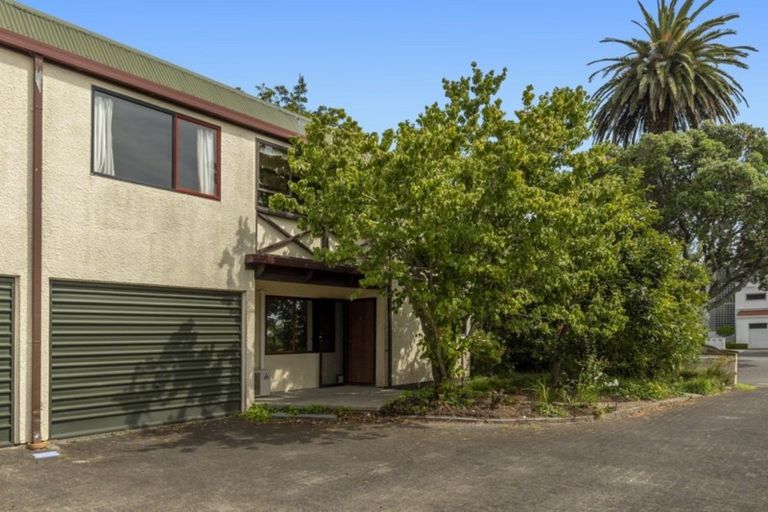 Photo of property in 12 First Avenue, Avenues, Whangarei, 0110