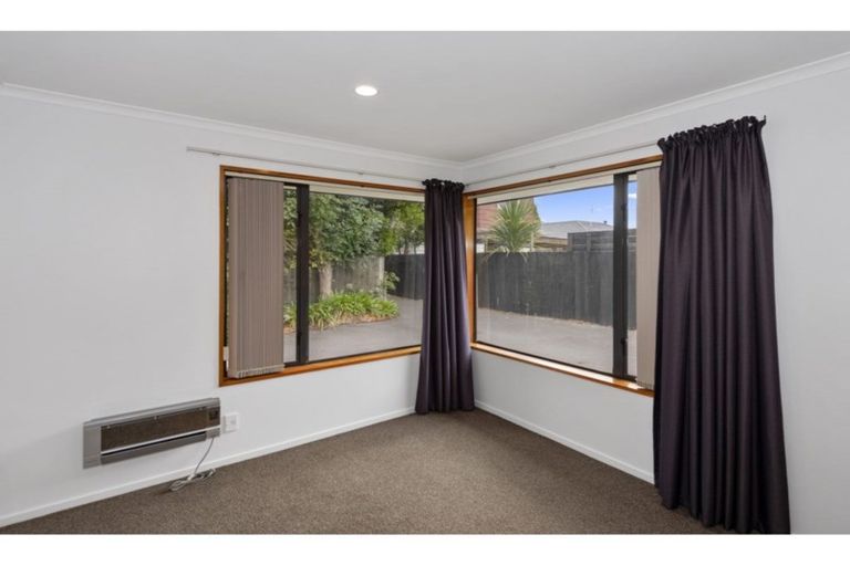 Photo of property in 2/30 Jennifer Street, Bryndwr, Christchurch, 8053