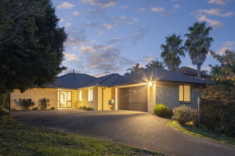 Photo of property in 15 Elliot Street, Riverhead, 0820