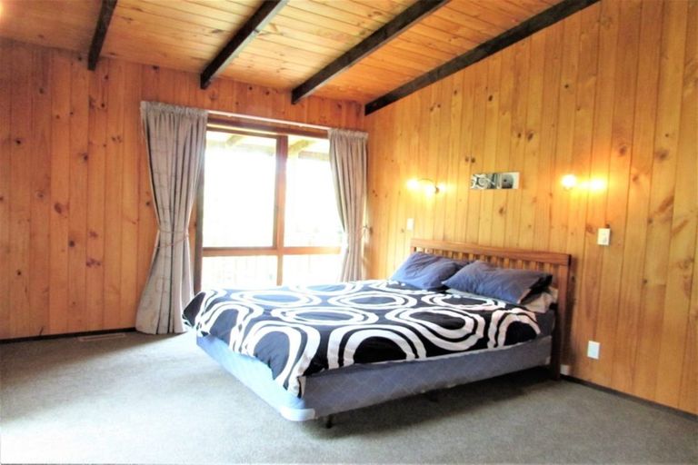 Photo of property in 130 Wyndham Road, Pinehaven, Upper Hutt, 5019