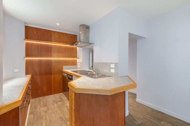 Photo of property in 14 Selwyn Road, Lyttelton, 8082