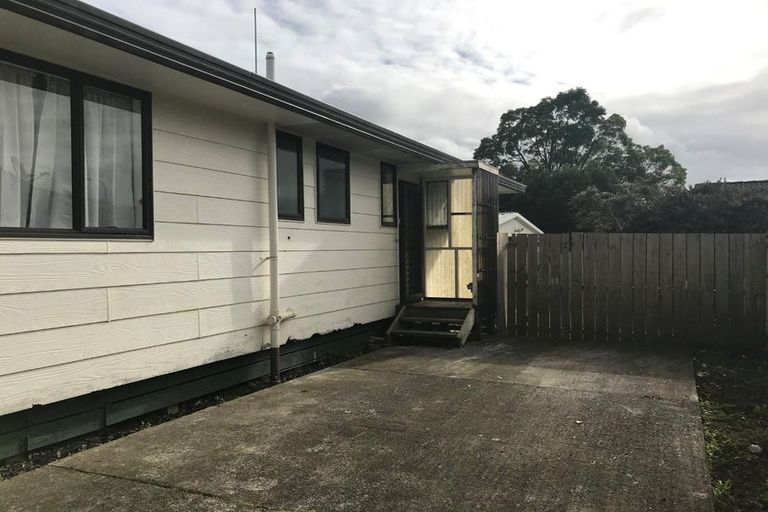 Photo of property in 2/77 Redcrest Avenue, Red Hill, Papakura, 2110