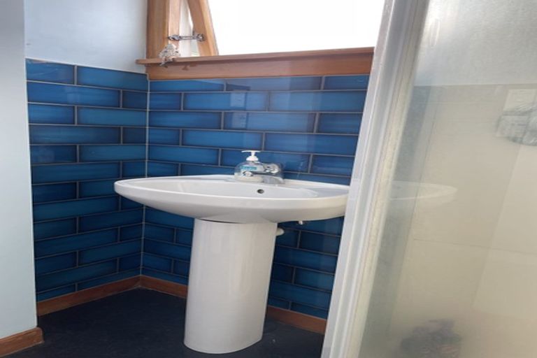 Photo of property in 45 De Lautour Road, Inner Kaiti, Gisborne, 4010