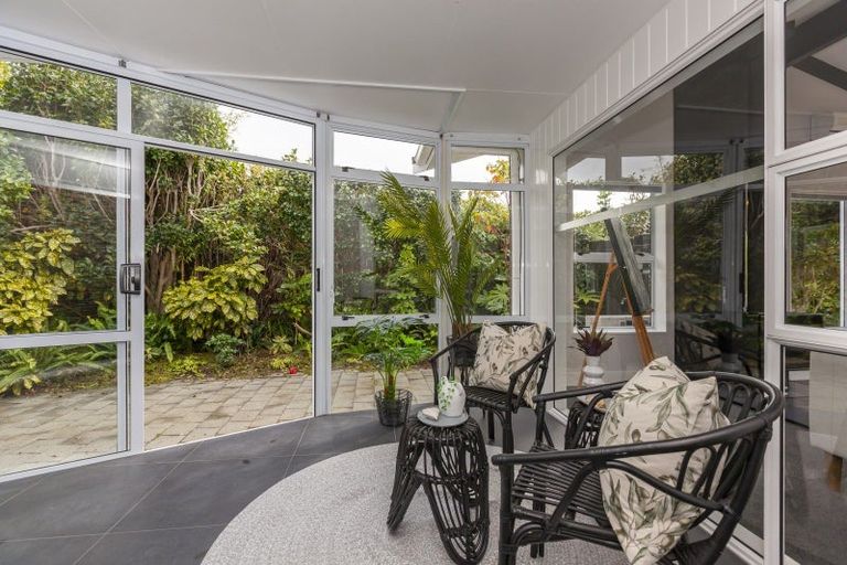 Photo of property in 21 Rewarewa Crescent, Waikanae, 5036