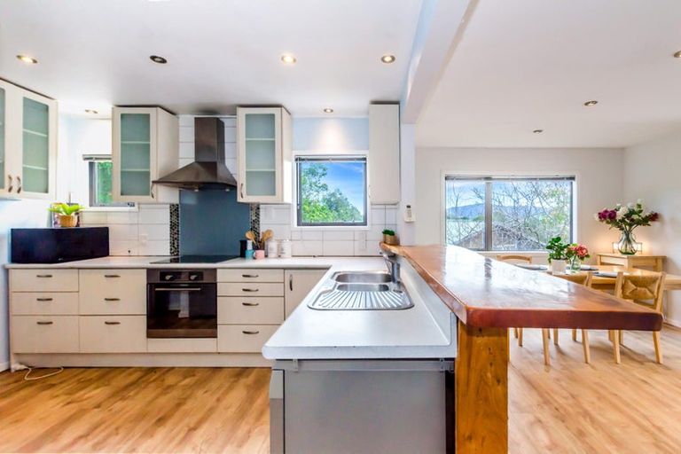 Photo of property in 11 Hicks Crescent, Waikanae Beach, Waikanae, 5036