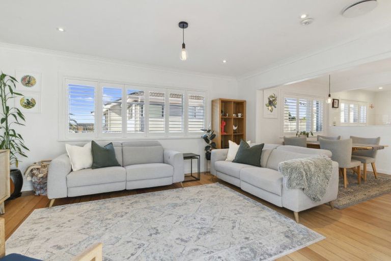 Photo of property in 1/123 Queen Street, Northcote Point, Auckland, 0627