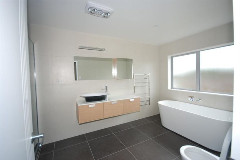 Photo of property in 120a Wellington Street, Howick, Auckland, 2014