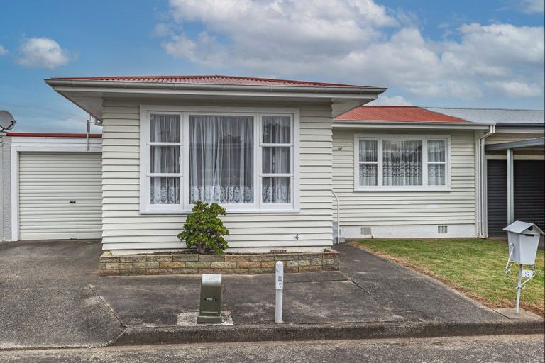 Photo of property in 9 Ely Place, Levin, 5510