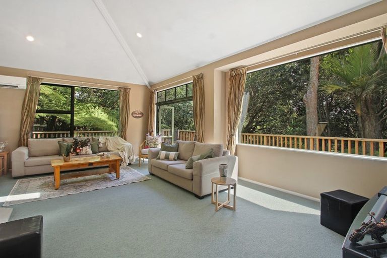 Photo of property in 16a Kingsclere Place, Goodwood Heights, Auckland, 2105