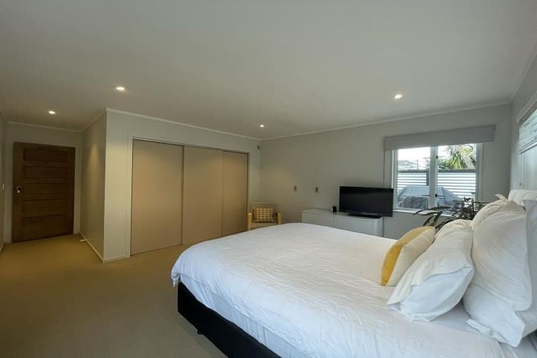 Photo of property in 60 Waiohua Road, Greenlane, Auckland, 1061