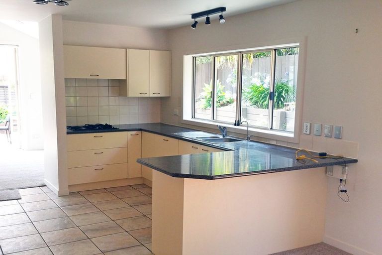 Photo of property in 6 Ponderosa Drive, Oteha, Auckland, 0632